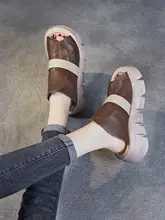 厚底レトロデザインの本革フラットサンダル【オープントゥ・女性用】
