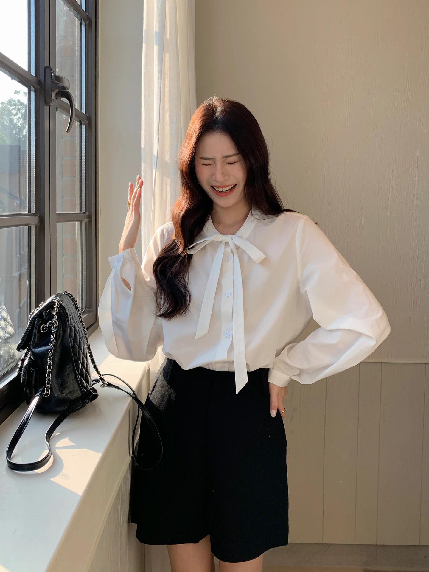 春用 蝶結びデザインの白シャツ【通勤・女性用・スリムフィット】