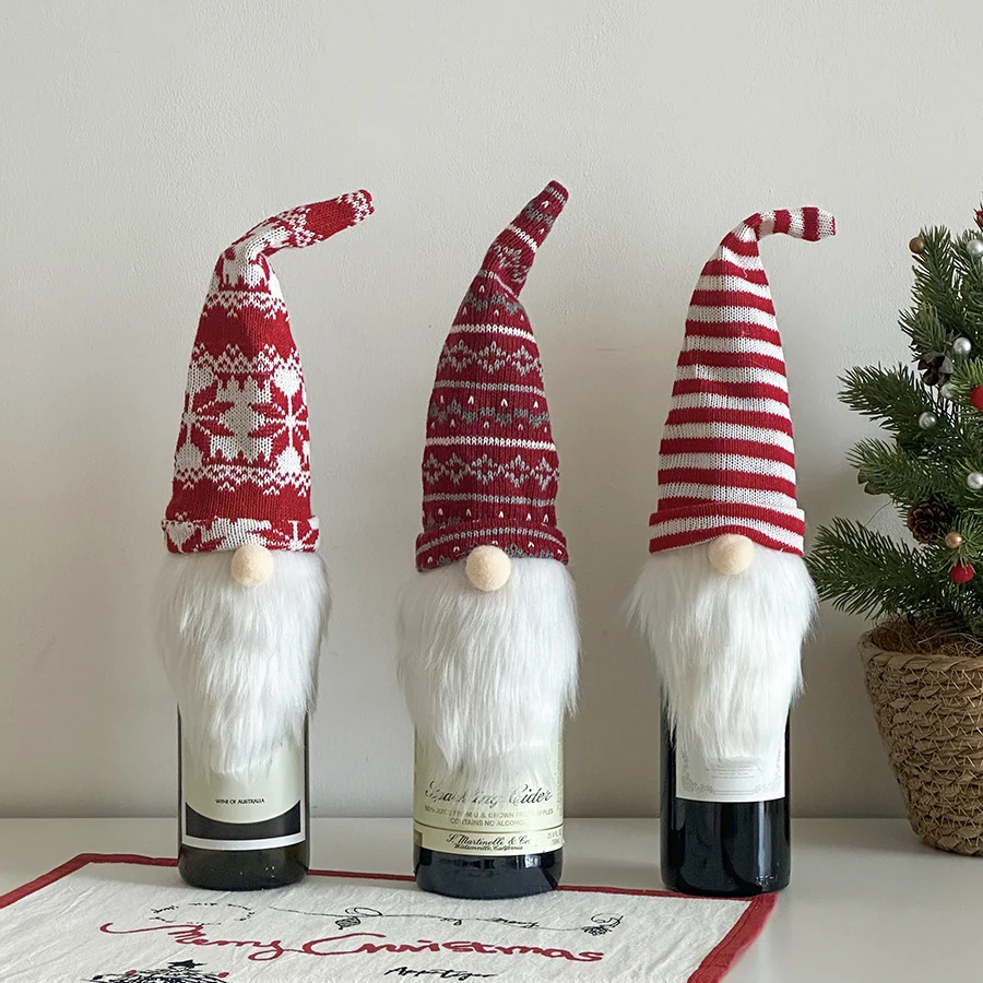 変わったクリスマスプレゼントとしての毛糸ボールサンタ人形ワインボトルカバー