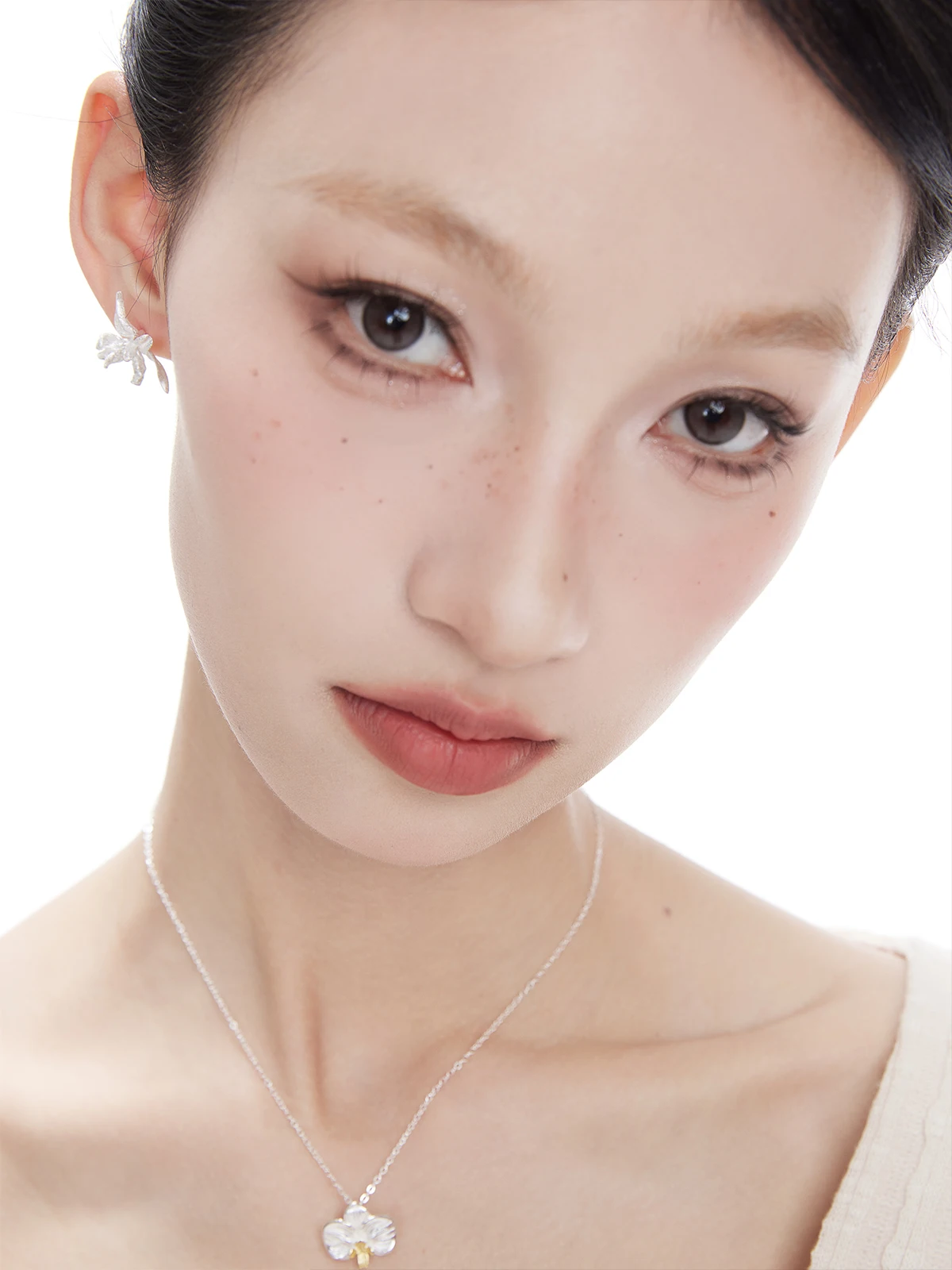 通勤の日常に差し込む、一瞬の美しさはどこにあるの？