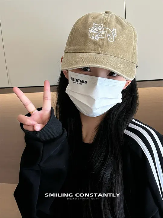 刺繍入りカートゥーンキャットの野球帽【春用・女性用・カジュアルデザイン】