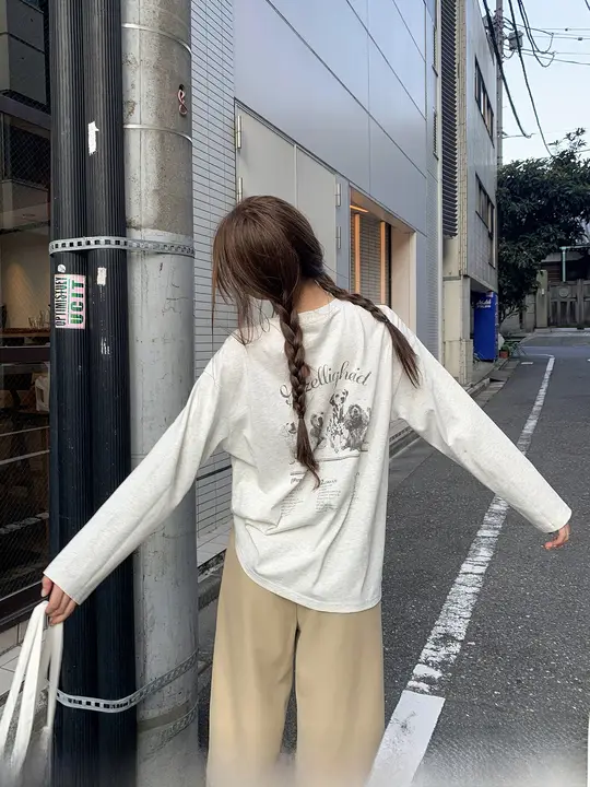 犬のアルファベットプリント 長袖 Tシャツ 女性 秋 新作 ゆったり スリム 100%コットン