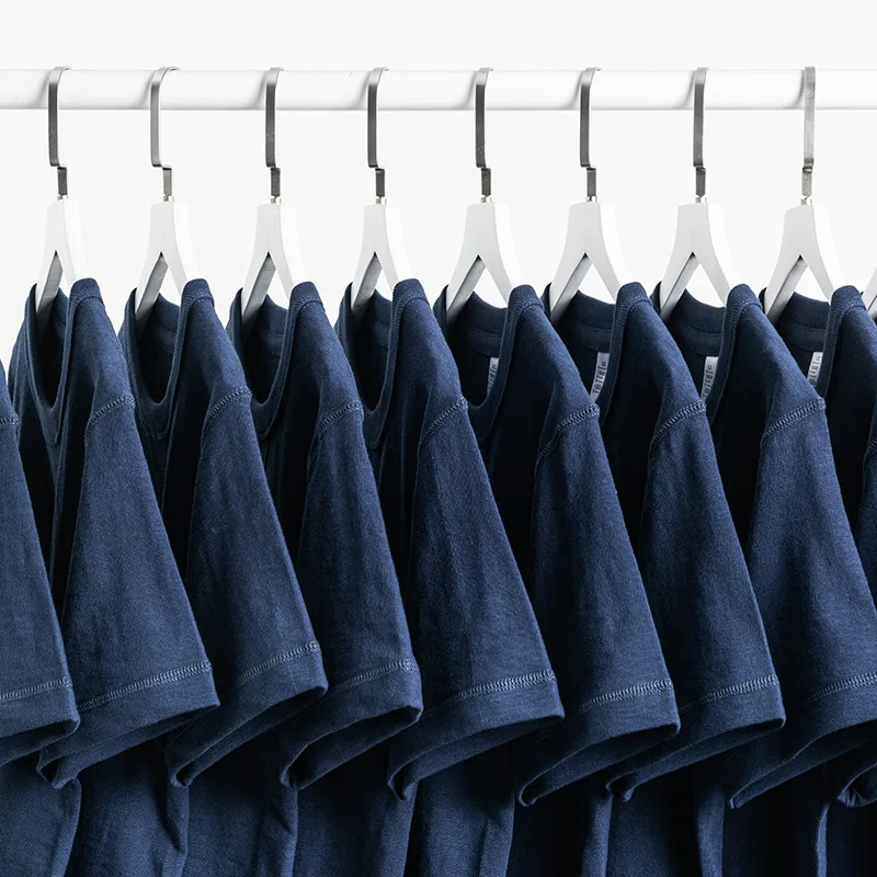 ズボンの内側に着るTシャツを選ぶべき理由は？秋子のコットンショートスリーブTシャツが解決する