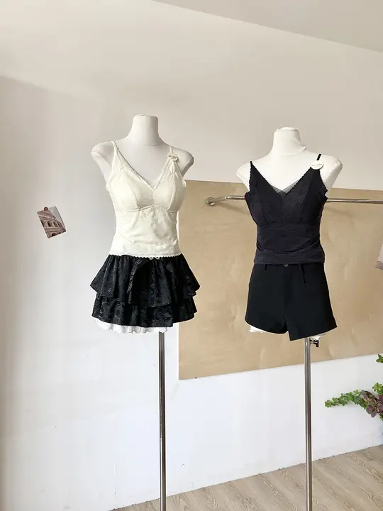 女性用 スリムフィットノースリーブキャミソール【シンプルデザイン・日常使いに最適】