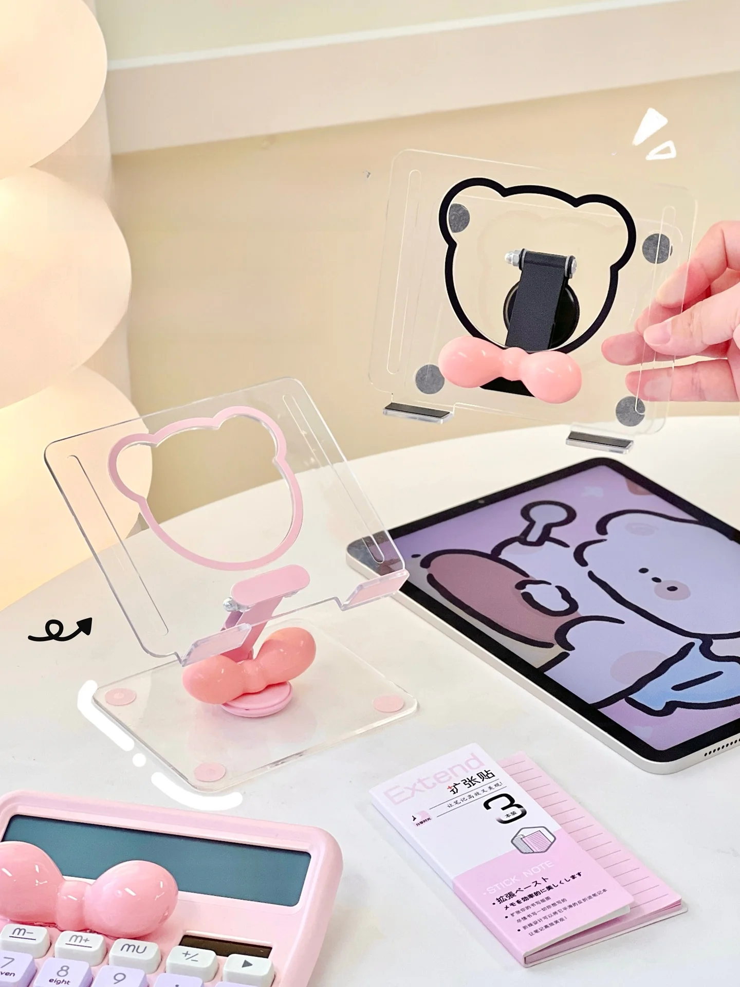 かわいい透明デザインの折りたたみスマホスタンド：テーブル用・クマ型・タブレット対応の使い方と特性