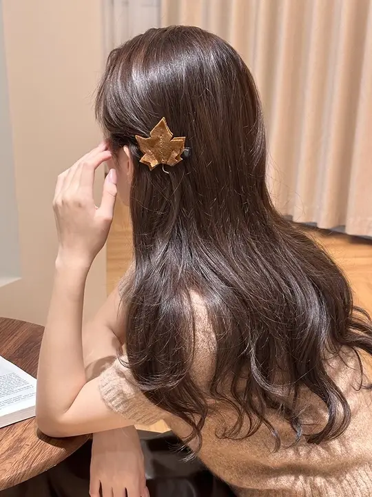 秋冬向けサイドリーフバングヘアクリップ【スタイリッシュデザイン・女性用】