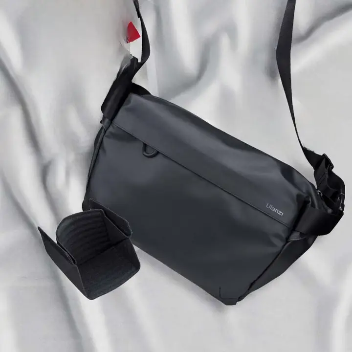 Ulanzi 防水と防傷機能を備えたカメラ用ショルダーバッグ【一眼レフカメラ・スマホ対応・デジタル機器収納】