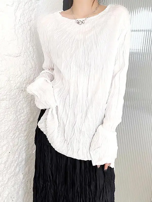 大人可愛い服 40代コーデの完全ガイド｜圧縮プリーツTシャツで自然なスタイルを実現