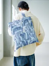 海波纹筆刷印花の白鸭绒羽绒刺繍トートバッグ