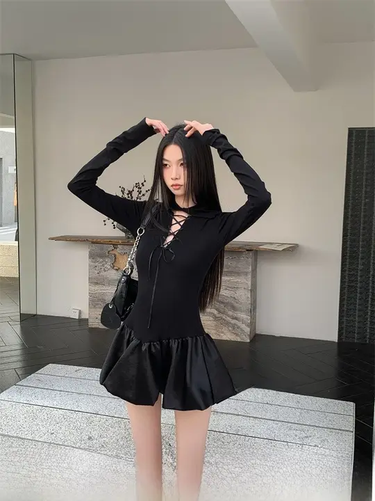 セクシーなレースデザインのフレアドレス【ウエストシェイプ・ミニ丈・黒】