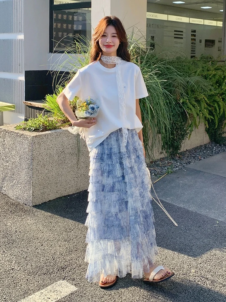 きれいめtシャツコーデで失敗しない方法は？ネックラインTシャツとティアードスカートのセットが解決する