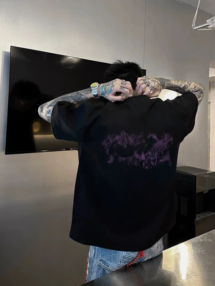人気のモード系Tシャツとは？抽象的なグラフィックが魅力の今夏のベストアイテムとは？