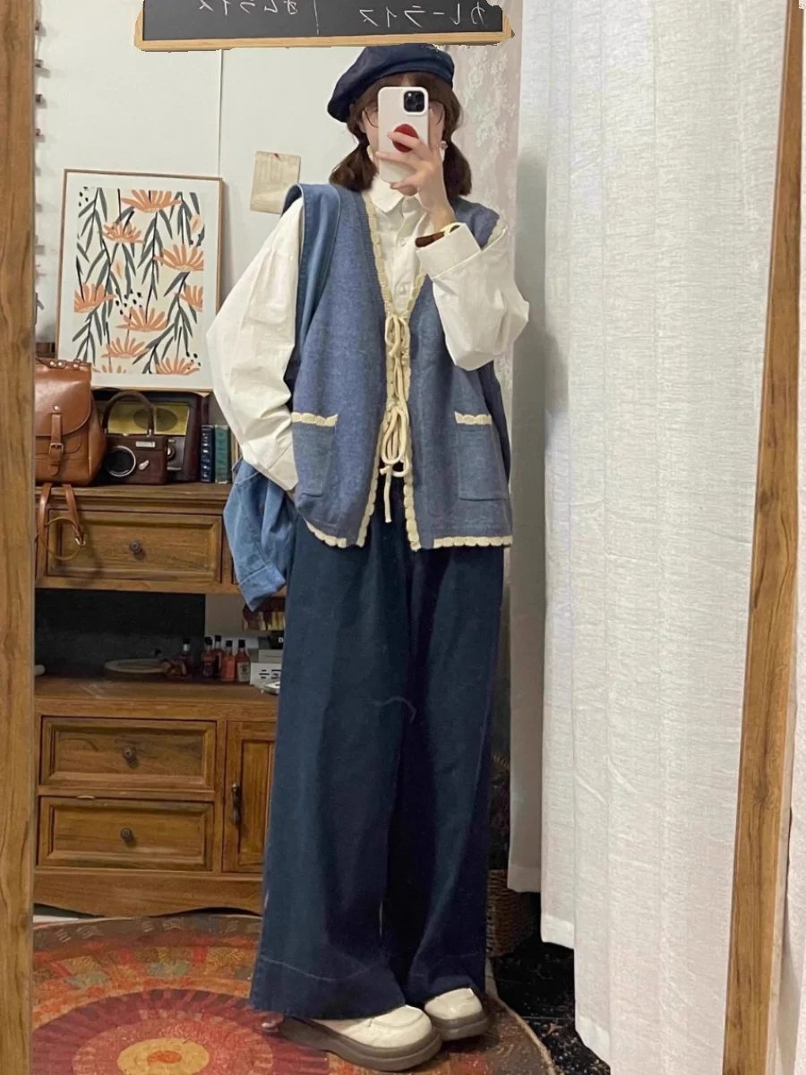 80年代女子ファッションのスタイルを再発見するには？このニットカーディガンとシャツセットが答えになる