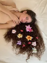 ヘアクリップ ハンドメイド ユリ モチーフ クリスタル ナチュラルデザイン 合わせやすい デイリー 「NOTJUSTHIM」
