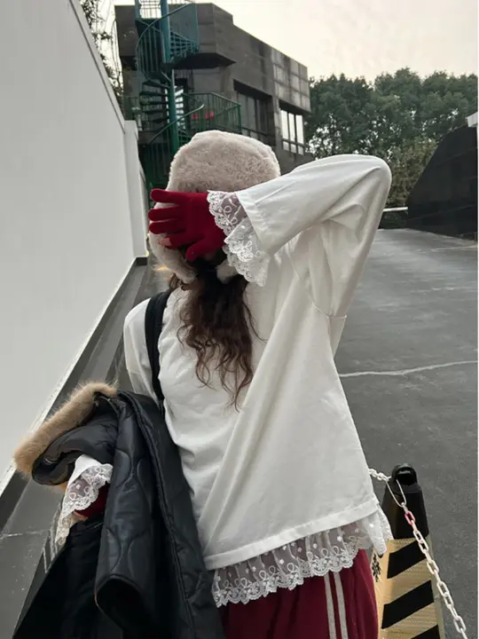 レース切替デザインの長袖トレーナー【ラウンドネック・パッド入り・ホワイト】