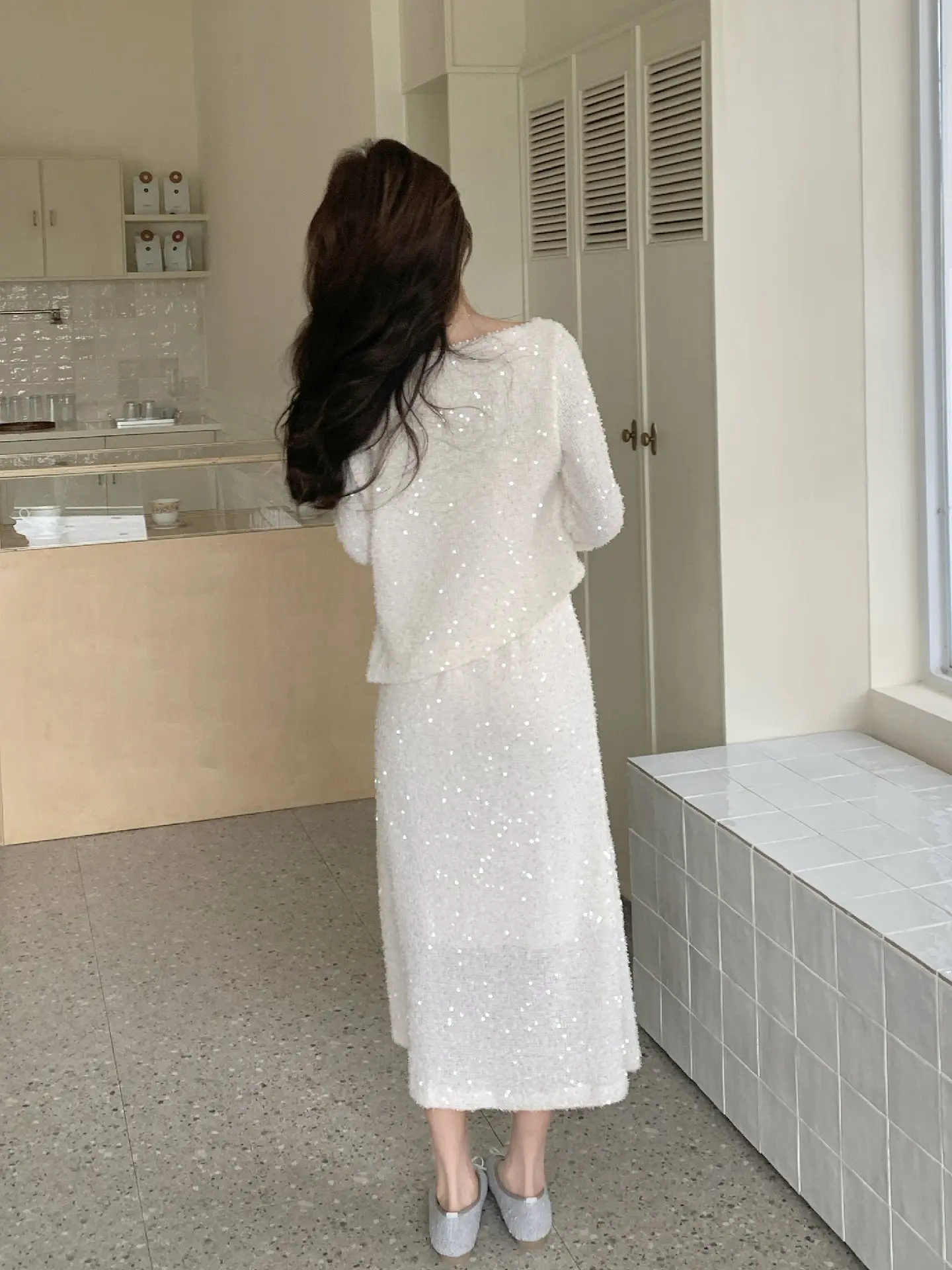 マーメイドスカートと白のコーデは、どうやって着るの？