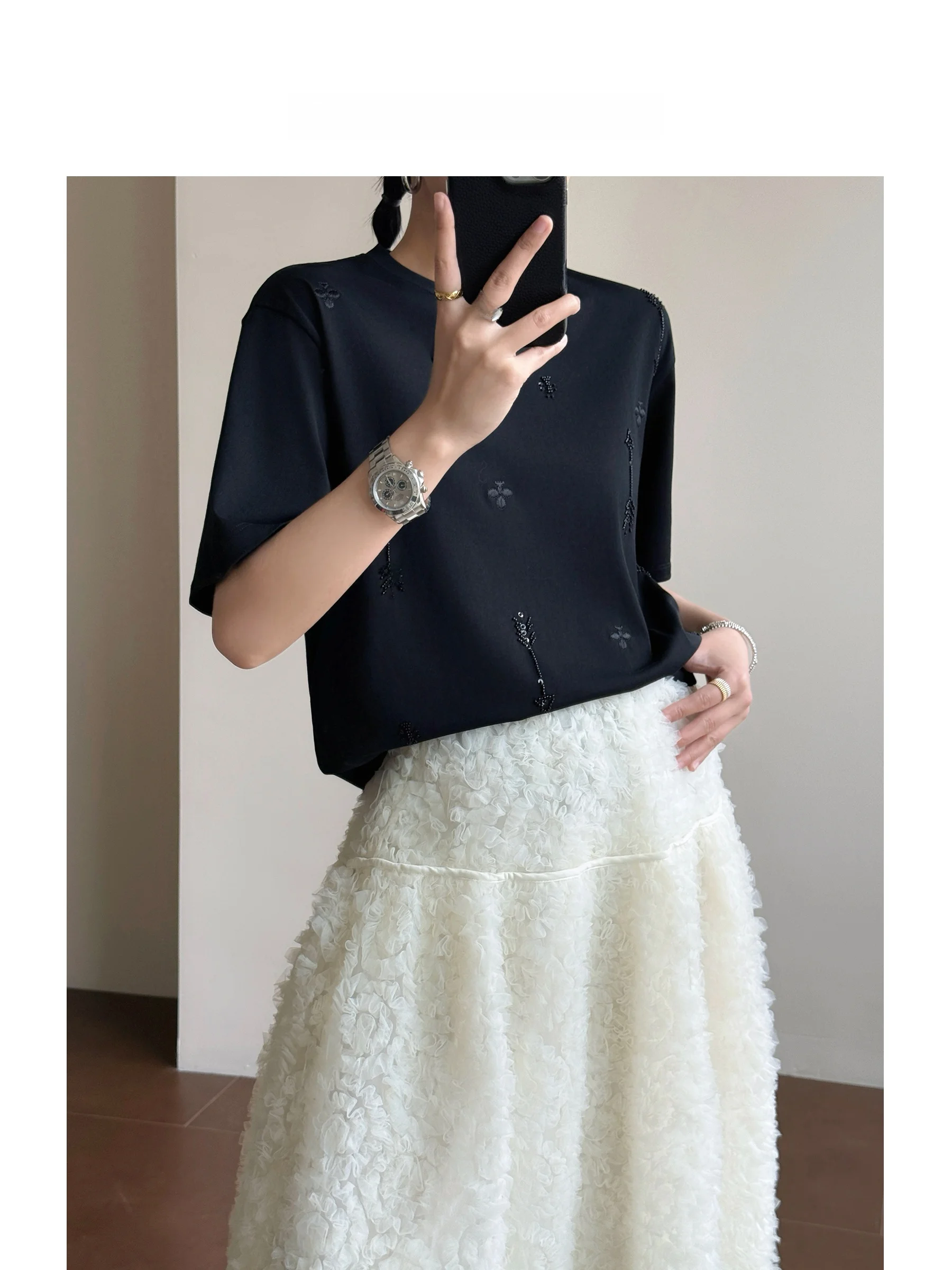 後ろのデザインが決めるTシャツの魅力は？刺繍ワンポイントでどう選ぶか