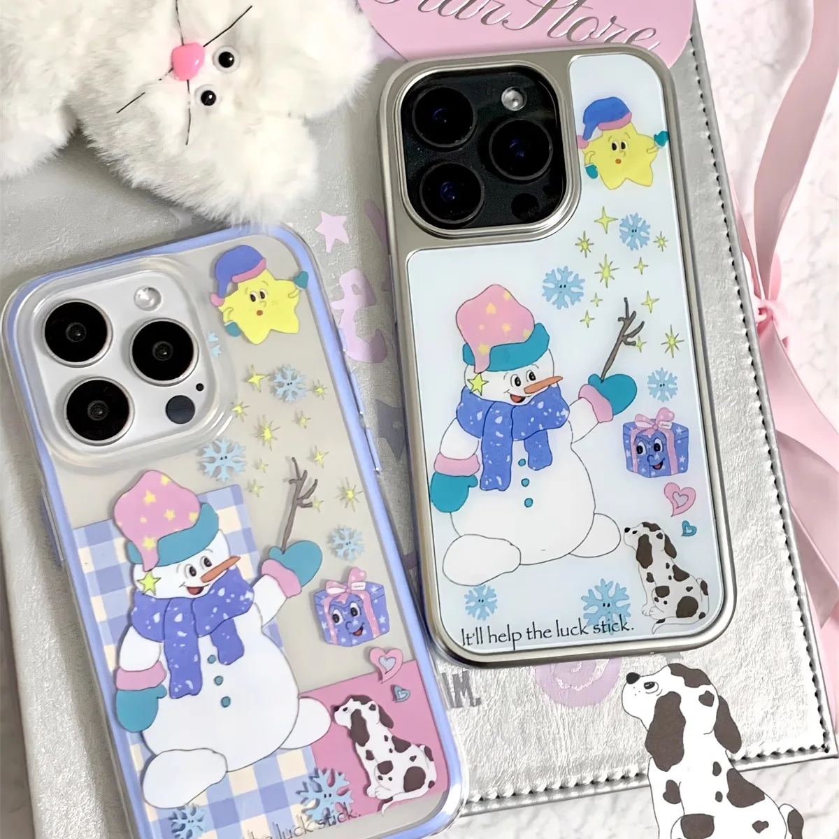 雪人グッズとクリスマスグッズをどう選ぶ？冬の雰囲気を演出する「雪だるまと子犬」デザインのスマホケースがおすすめ