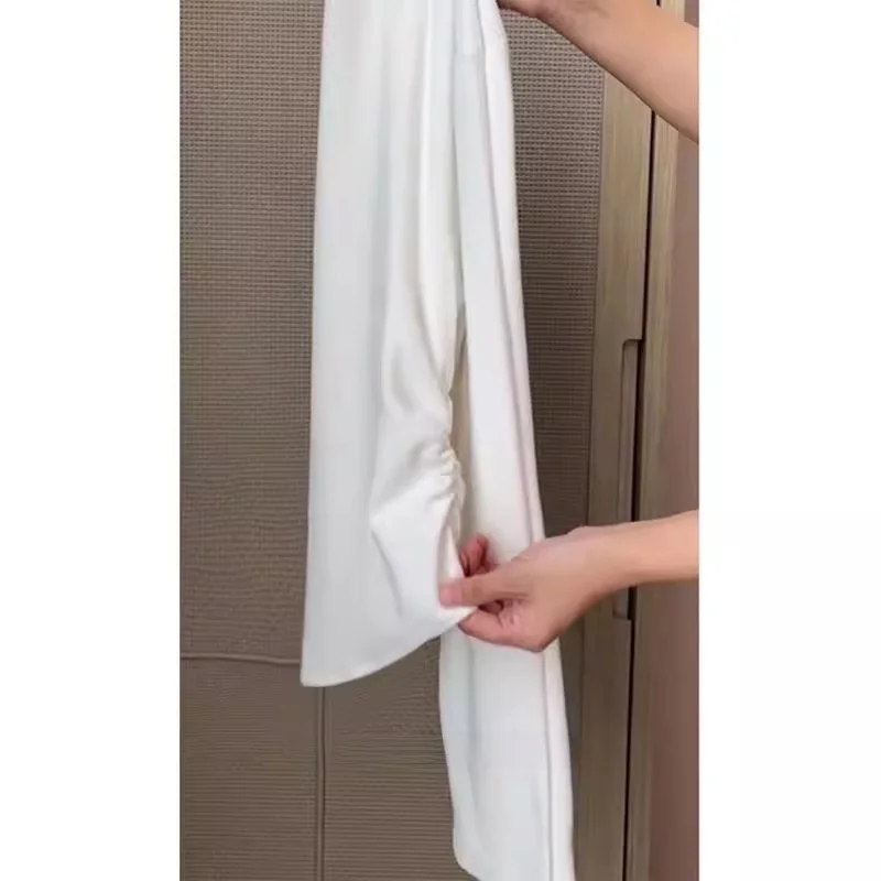 ブラウスの選び方｜通勤秋にこそ必要なタイトフィットハイネックカットソーの完全ガイド