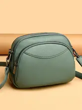 シンプルなデザインのショルダーバッグ【ママバッグ・斜め掛け・カードポケット付き】