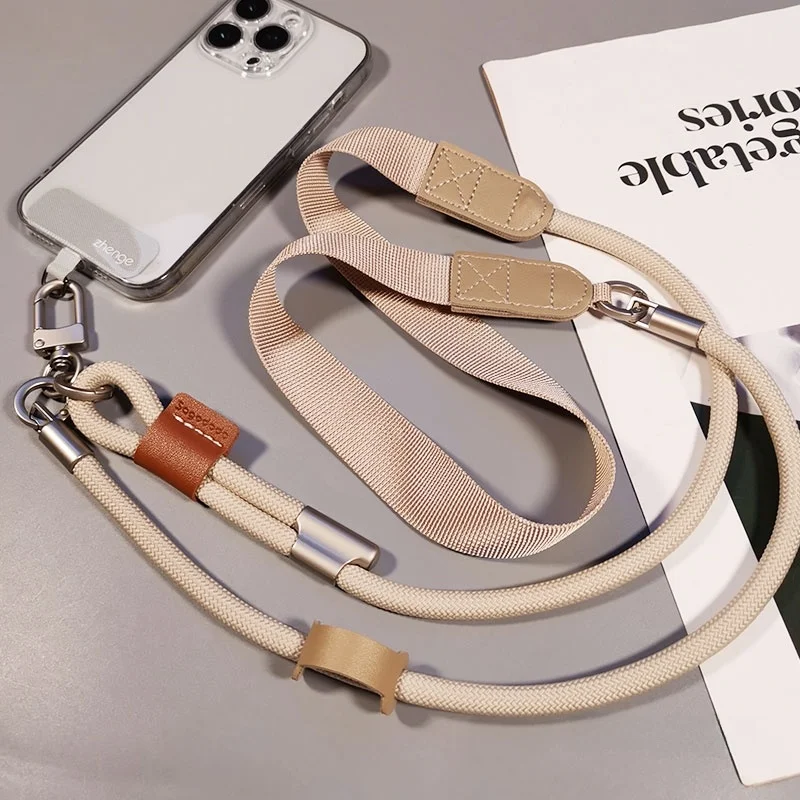スマホストラップを選ぶときに迷うのは、本当にブランドの違いなのか？