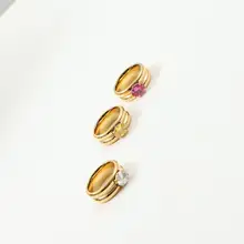 多色のダブルアーチデザインリング【チタン鋼製・ゴールドコーティング・女性用】（セットアップ対応）