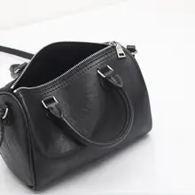 本革製 ボストンバッグ【クラシックデザイン・軽量・便利なショルダーバッグ】