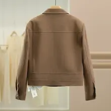 シンプルなデザインの秋用カジュアルコート【ファッション・スリムフィット】