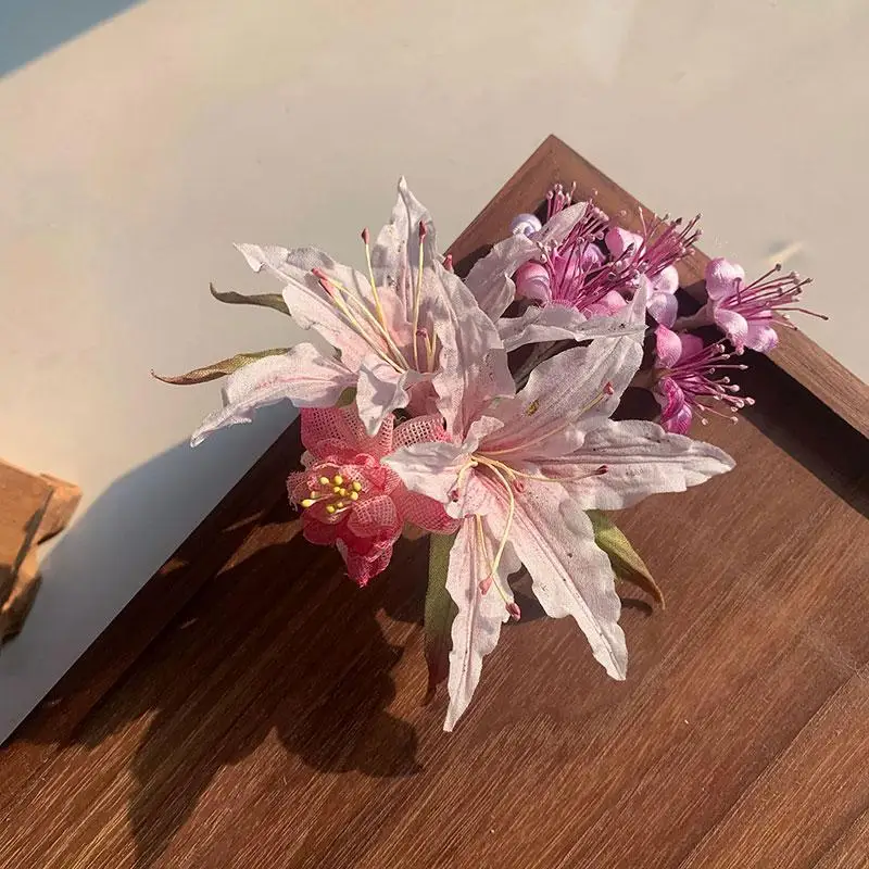 手作りの燭花百合ヘアクリップ：花留め代用としての実用性とデザイン特性