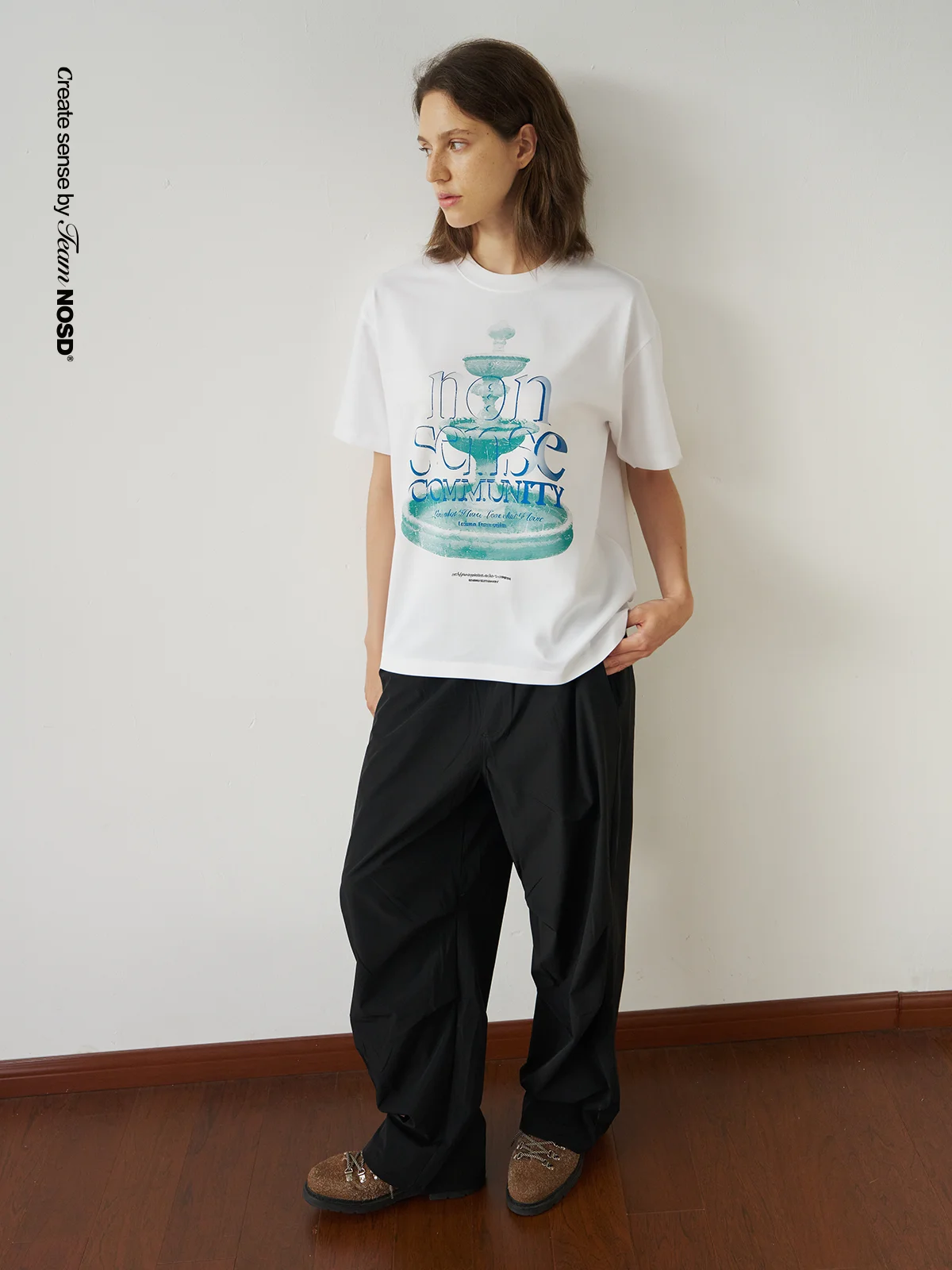 ランダムドットデザイン半袖Tシャツ：ドット柄の基本と実用性を解説