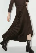 不規則なフレアデザインの長いプリーツスカート【女性用・気品ある印象】