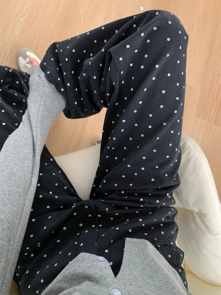 ネイビージャケットに合うパンツは、黒いドット柄のワイドパンツがベスト？