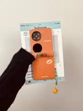 オレンジドットデザインのスマートフォンケース【折りたたみ式・対応機種多数・クリエイティブなオレンジチャーム付き】