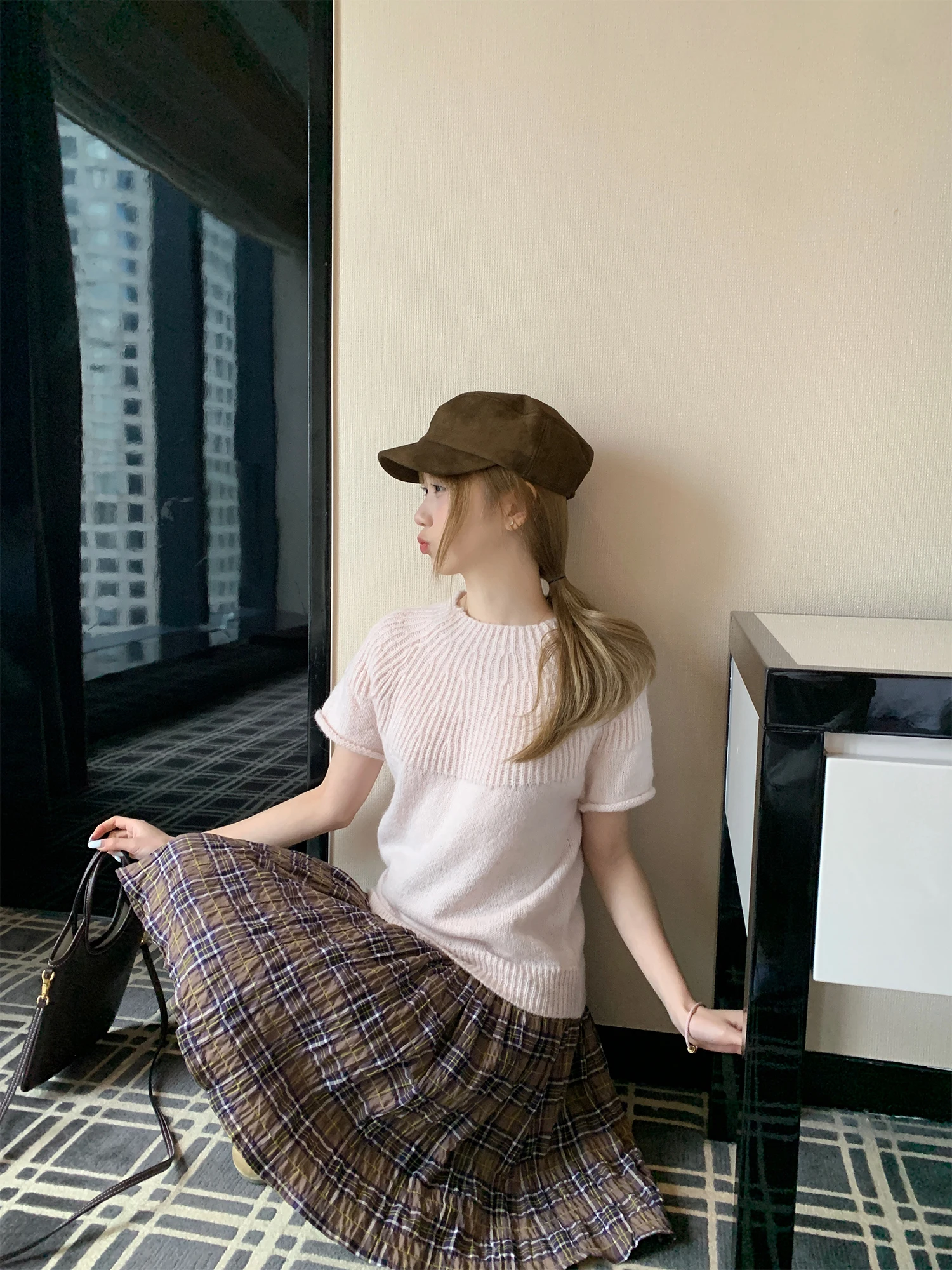 20代後半から30代女性にこそおすすめ！春のカジュアルファッションで「どうやってチェック柄のフレアスカートを選ぶか？」