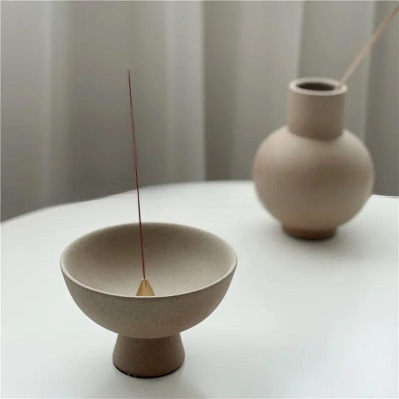 おうち時間を豊かにするおすすめアイテム - 粗陶の粒状花瓶の定義と心理的効果