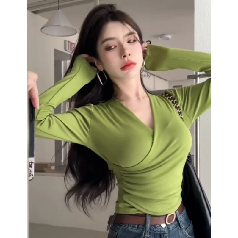 女性用 緑色長袖Tシャツ【春秋用・シンプルデザイン・着回ししやすい】