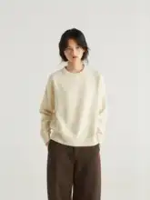極上の柔らかさの米白色100%羊毛セーター【ルーズフィット・クルーネック・ハイネック】