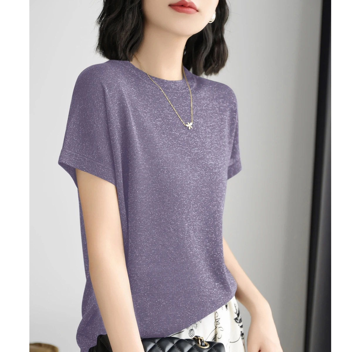 大人可愛い服 40代コーデの秘密：星空Tシャツで心の余裕を演出