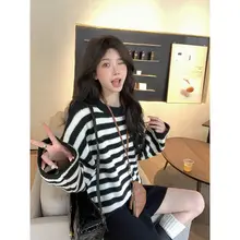 高級感漂うバイカラー ブラック＆ホワイトストライプセーター【レディース・秋冬・ルーズフィット・厚手ニット】