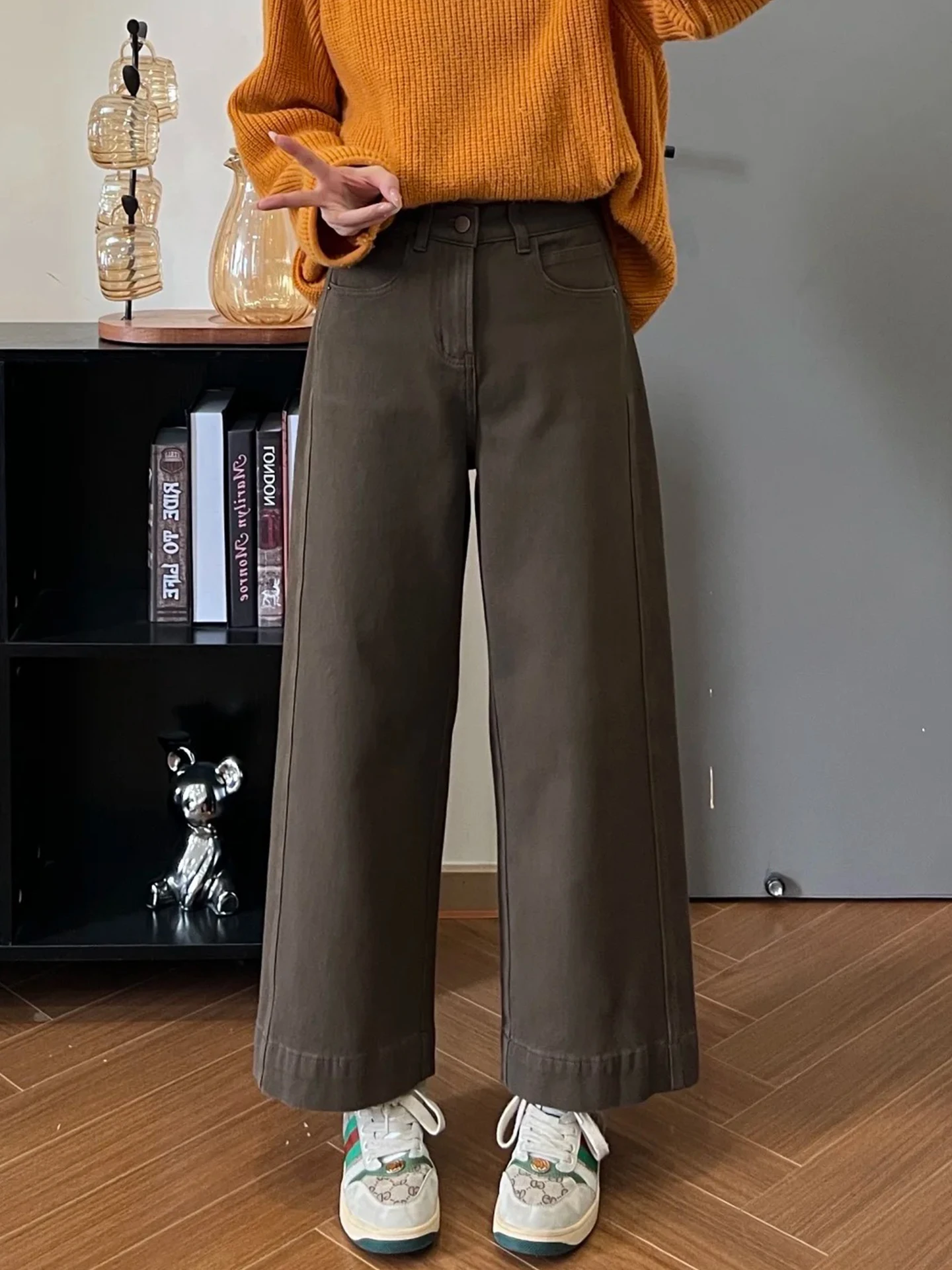 低身長 テーパードパンツ 似合わない なぜ？ブラウンデニムのフィット感とサイズ選びの実証