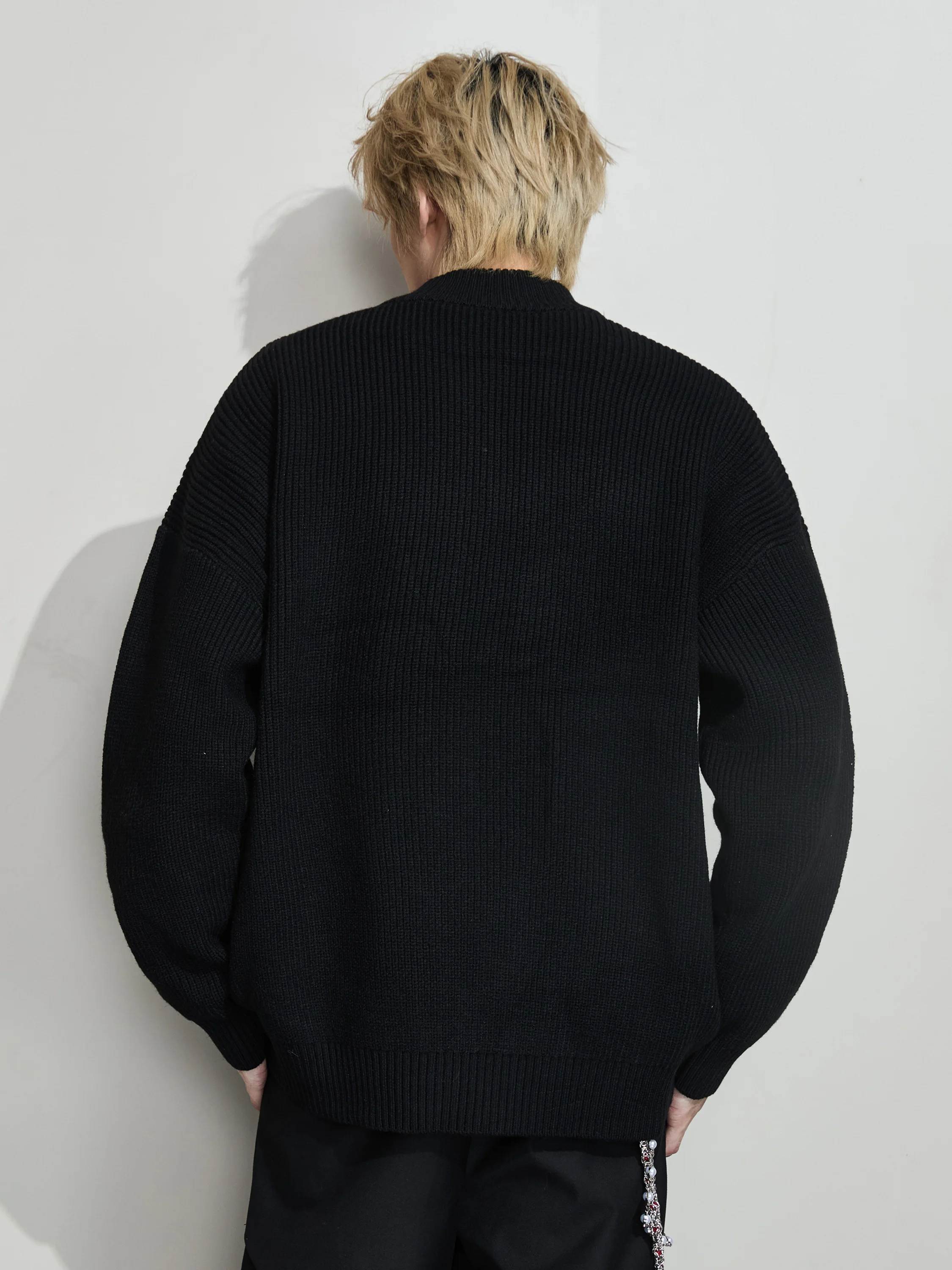 パーカーの着こなし方で迷うなら、この1着で解決できる？