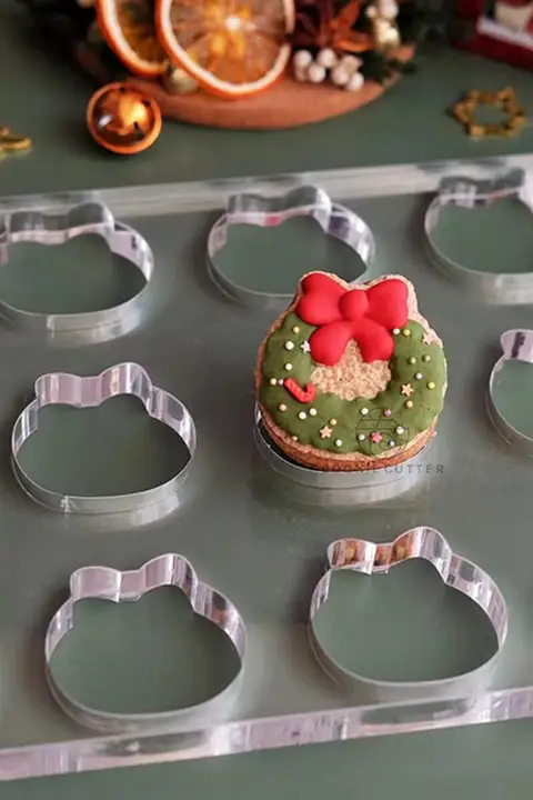 厚手デザインのクリスマス用星型スイーツ型【雪の結晶・ハンドル付き】（セットアップ対応）