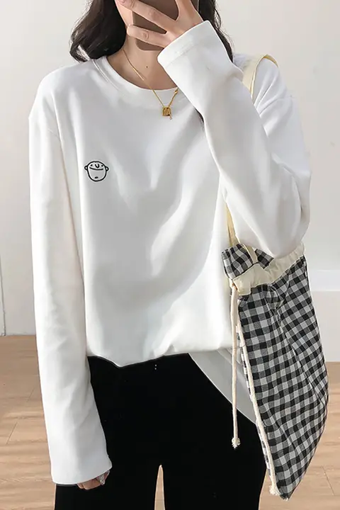 刺繍入りカートゥーンデザインの長袖Tシャツ【厚手・ゆったりフィット・秋冬用】
