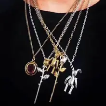 チタン製バラモチーフネックレス【ユニセックス・カジュアルデザイン・ショートチェーン】