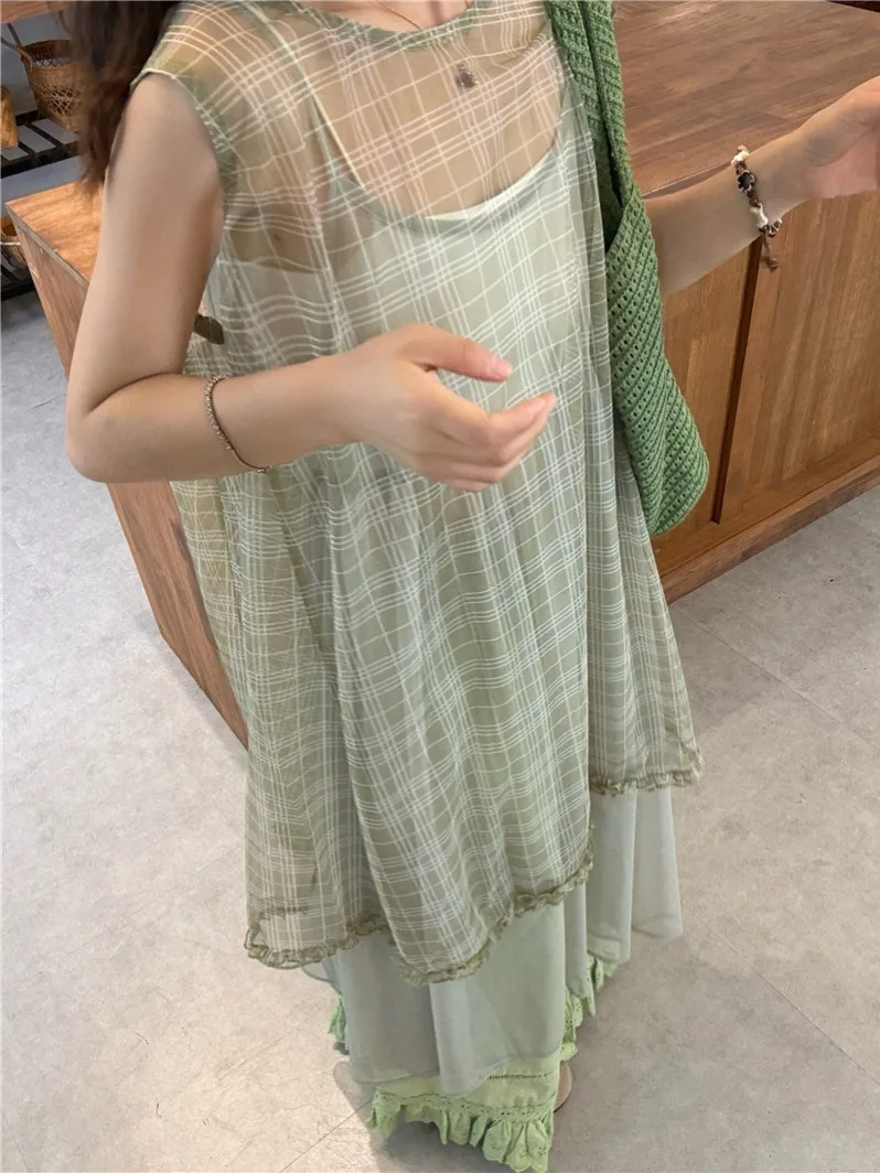 OL制服の夏用3点セット：透け感のあるチェックキャミソールとグリーンワイドパンツの実用性と選定基準