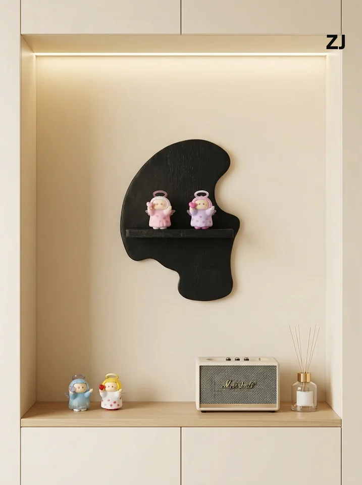 木製の壁掛け展示棚【透明なフィギュア収納・かわいいデザイン】
