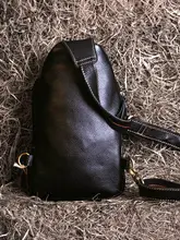 革製のクロスボディバッグ【男女兼用・左肩・右肩・小型・旅行用】