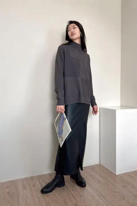 極上の柔らかさのウールニットセーター【ハイネック・長袖・グレー・ルーズフィット】