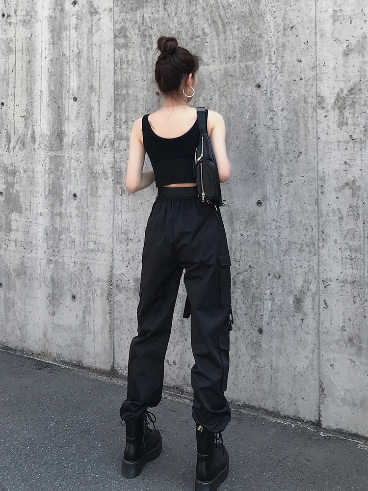 大人可愛いの本質とは？高腰ワイドカーゴパンツで徹底解説
