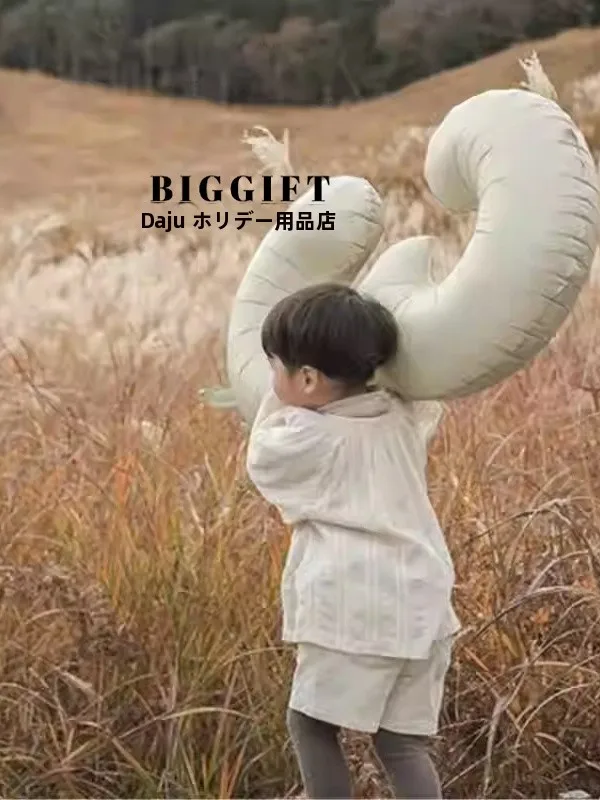 誕生日に贈るバルーンは、どう選ぶ？12歳・20歳・3歳児まで対応する「キャラメルカラーの数字風船」がおすすめ！